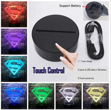 Lade das Bild in den Galerie-Viewer, Batman / Superman Logo Lampe mit Farbwechsel und 3D kaufen