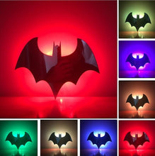 Lade das Bild in den Galerie-Viewer, Batman Wandlampe LED Licht kaufen