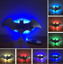 Lade das Bild in den Galerie-Viewer, Batman Wandlampe LED Licht kaufen