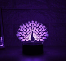 Lade das Bild in den Galerie-Viewer, Wundervolles Nachtlicht mit Pfau Motiv - Leuchtet in vielen Farben kaufen