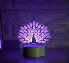 Lade das Bild in den Galerie-Viewer, Wundervolles Nachtlicht mit Pfau Motiv - Leuchtet in vielen Farben kaufen