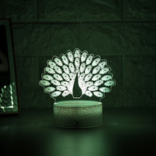 Lade das Bild in den Galerie-Viewer, Wundervolles Nachtlicht mit Pfau Motiv - Leuchtet in vielen Farben kaufen