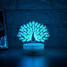 Lade das Bild in den Galerie-Viewer, Wundervolles Nachtlicht mit Pfau Motiv - Leuchtet in vielen Farben kaufen