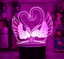 Lade das Bild in den Galerie-Viewer, Romantisches Deko Lampe Nachlicht mit Schwan Herz Liebe Motiv kaufen