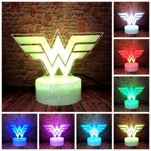 Lade das Bild in den Galerie-Viewer, Batman, Superman, Wonderwoman Logo als Nachtlicht kaufen