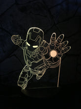 Lade das Bild in den Galerie-Viewer, Iron Man Lampe - Tischlampe - Nachtlicht mit 3D Effekt und Farbwechsel kaufen