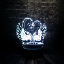 Lade das Bild in den Galerie-Viewer, Romantische Lampe mit Schwan Motiv, magischen 3D Effekt und Farbwechsel kaufen
