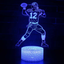 Lade das Bild in den Galerie-Viewer, Lampe mit Football Quarterback Motiv, magischen Farbwechsel und 3D Effekt kaufen
