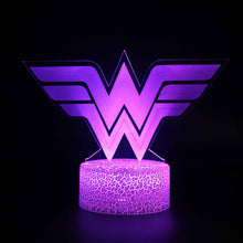 Lade das Bild in den Galerie-Viewer, Wonder Woman Nachttischlampe mit 3D Effekt, Nachtlicht, Lampe, Tischlampe kaufen
