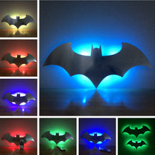 Lade das Bild in den Galerie-Viewer, Batman Wandlampe LED Licht kaufen
