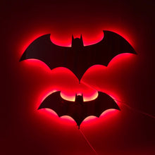 Lade das Bild in den Galerie-Viewer, Batman Wandlampe LED Licht kaufen
