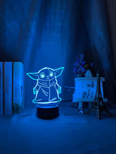 Lade das Bild in den Galerie-Viewer, Star Wars Mini Yoda aus Mandalorianer Nachtlicht, Nachtlampe mit 3D Effekt kaufen
