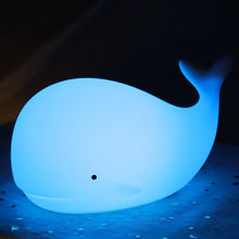 Lade das Bild in den Galerie-Viewer, Süßer Wal als Nachtlampe für Kinder - Mit Farbwechsel kaufen
